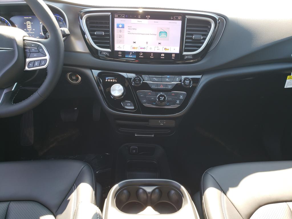 2026 Chrysler Voyager LX - Photo 16