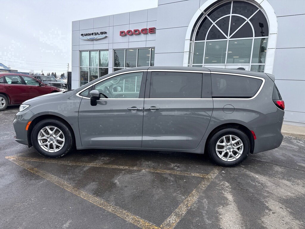 Used 2023 Chrysler Pacifica Touring L Touring L FWD