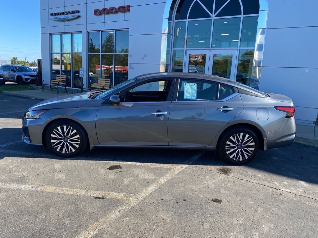 Used 2023 Nissan Altima 2.5 SV Sedan