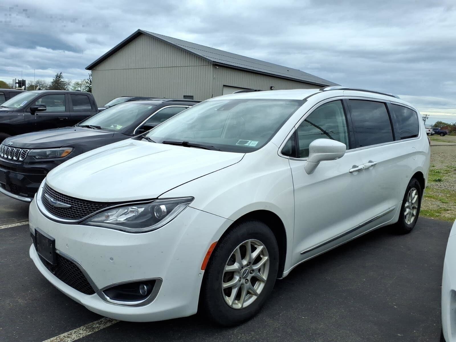 2020 Chrysler Pacifica Touring L's photo