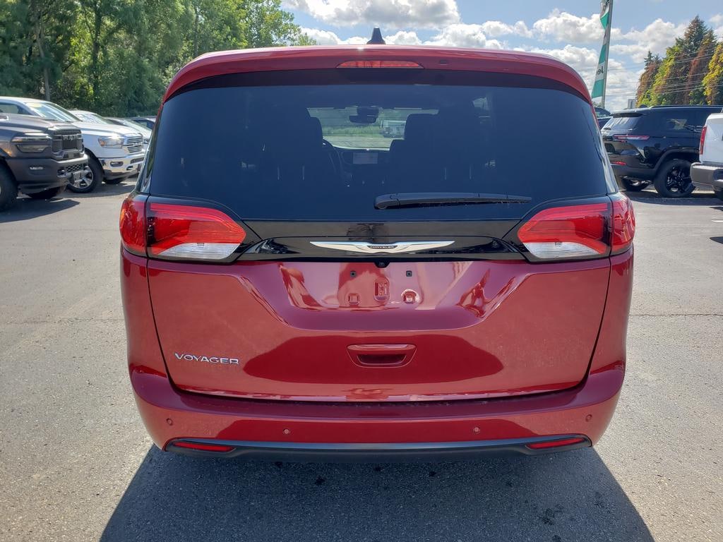 2026 Chrysler Voyager LX - Photo 6