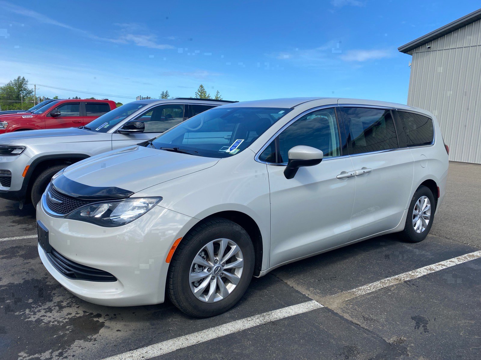 2017 Chrysler Pacifica Touring's photo