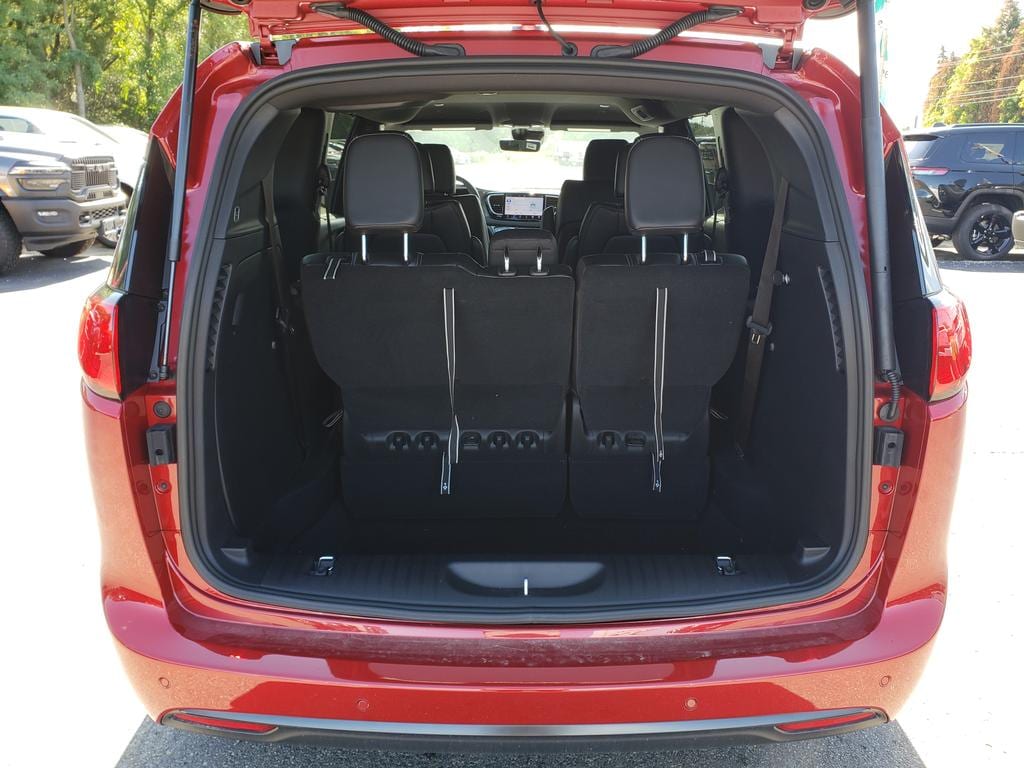 2026 Chrysler Voyager LX - Photo 7