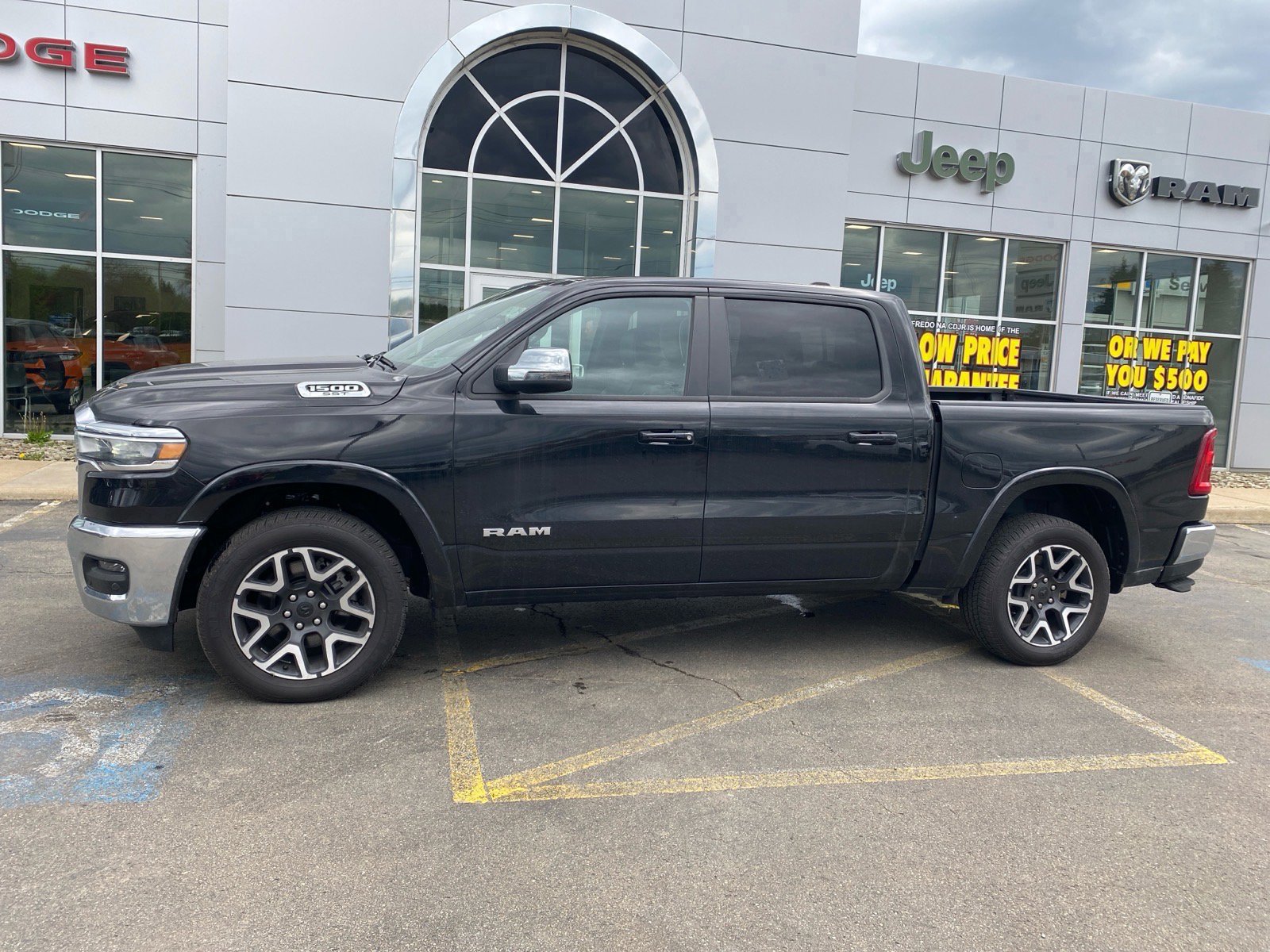 2025 RAM 1500 Laramie 4x4 Crew Cab 5'7's photo