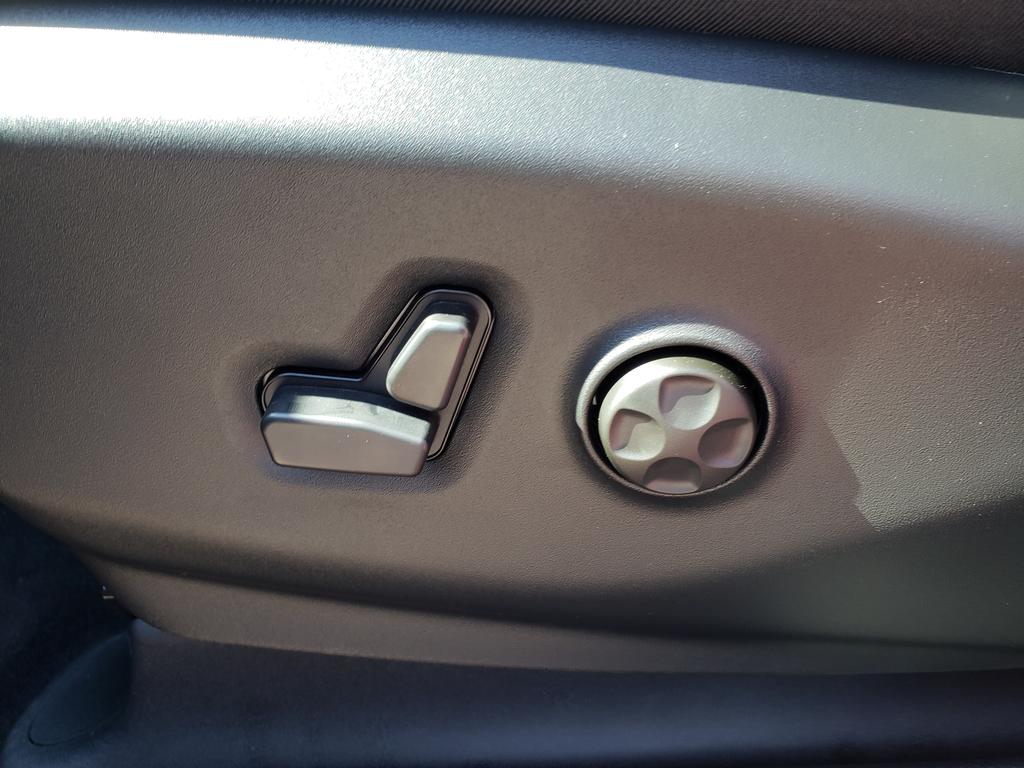 2026 Chrysler Voyager LX - Photo 18