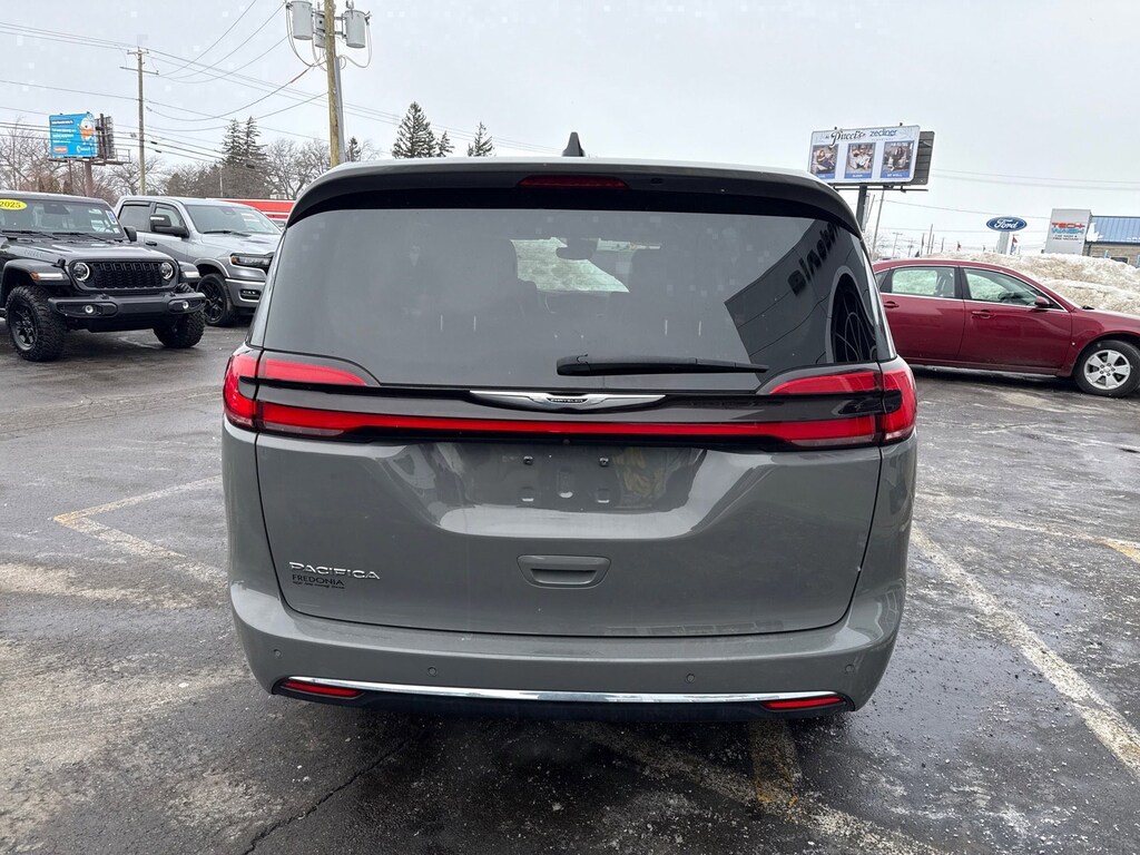 Used 2023 Chrysler Pacifica Touring L Touring L FWD
