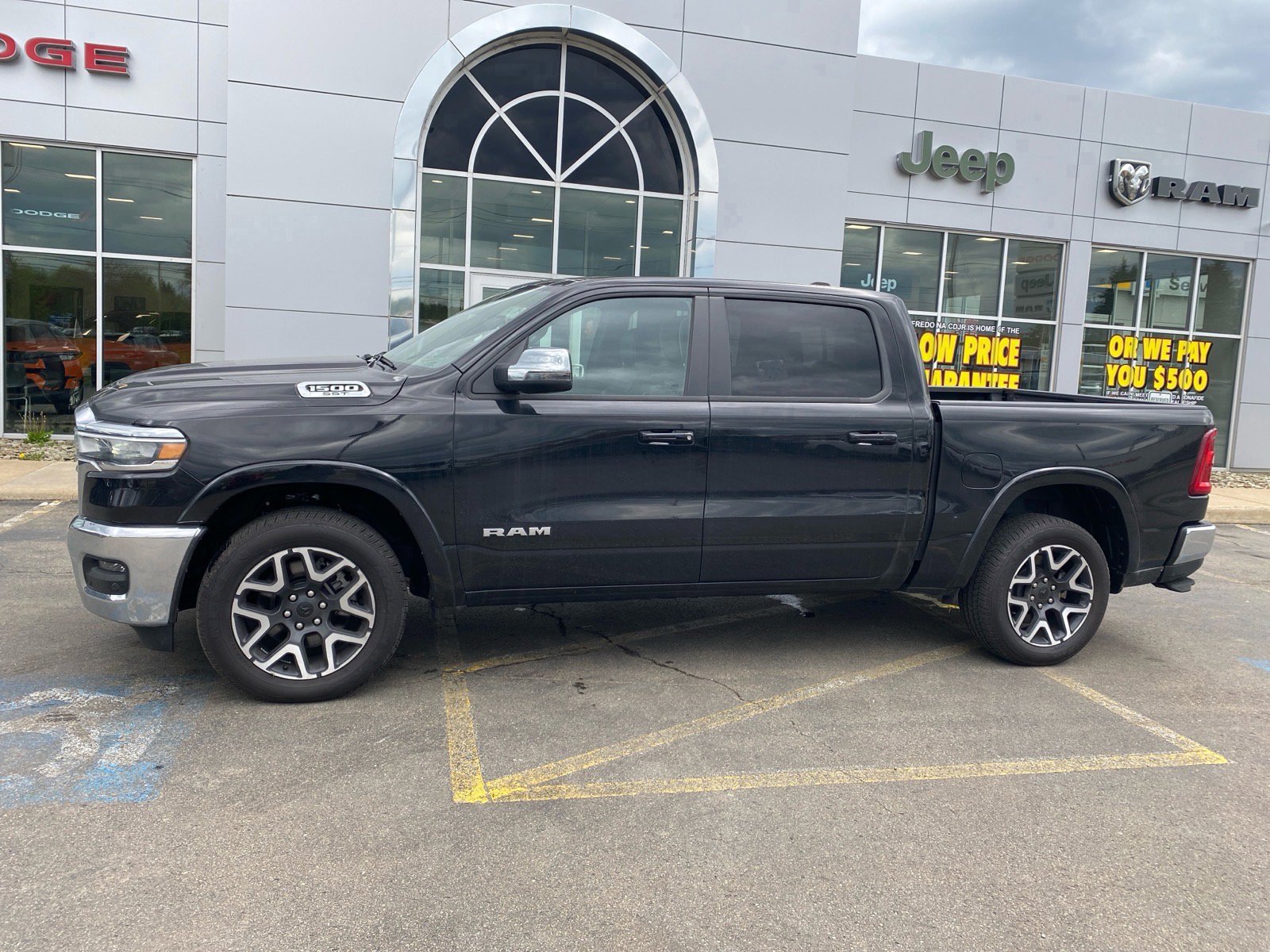 2025 RAM 1500 Laramie 4x4 Crew Cab 5'7's photo
