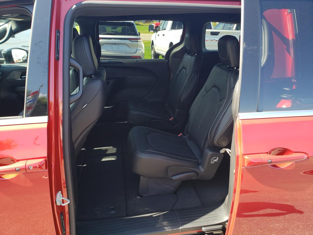2026 Chrysler Voyager LX - Photo 12