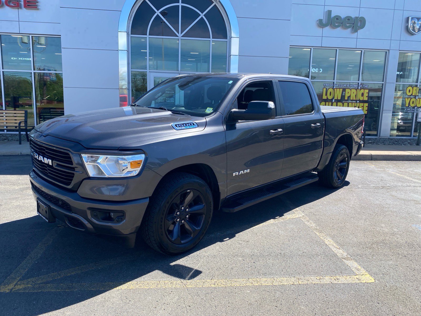 2021 RAM 1500 Big Horn/Lone Star 4x4 Crew Cab 5'7's photo