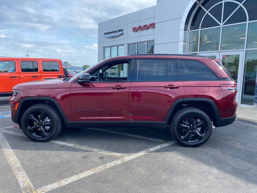 Used 2024 Jeep Grand Cherokee Limited with VIN 1C4RJHBG3RC145042 for sale in Fredonia, NY