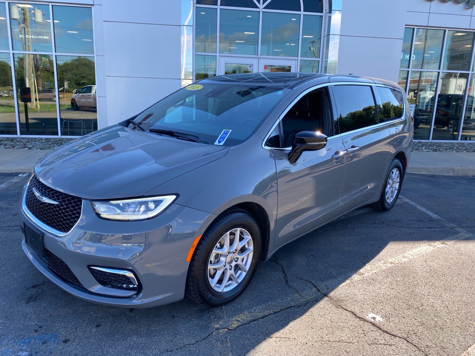 2025 Chrysler Pacifica Select FWD 