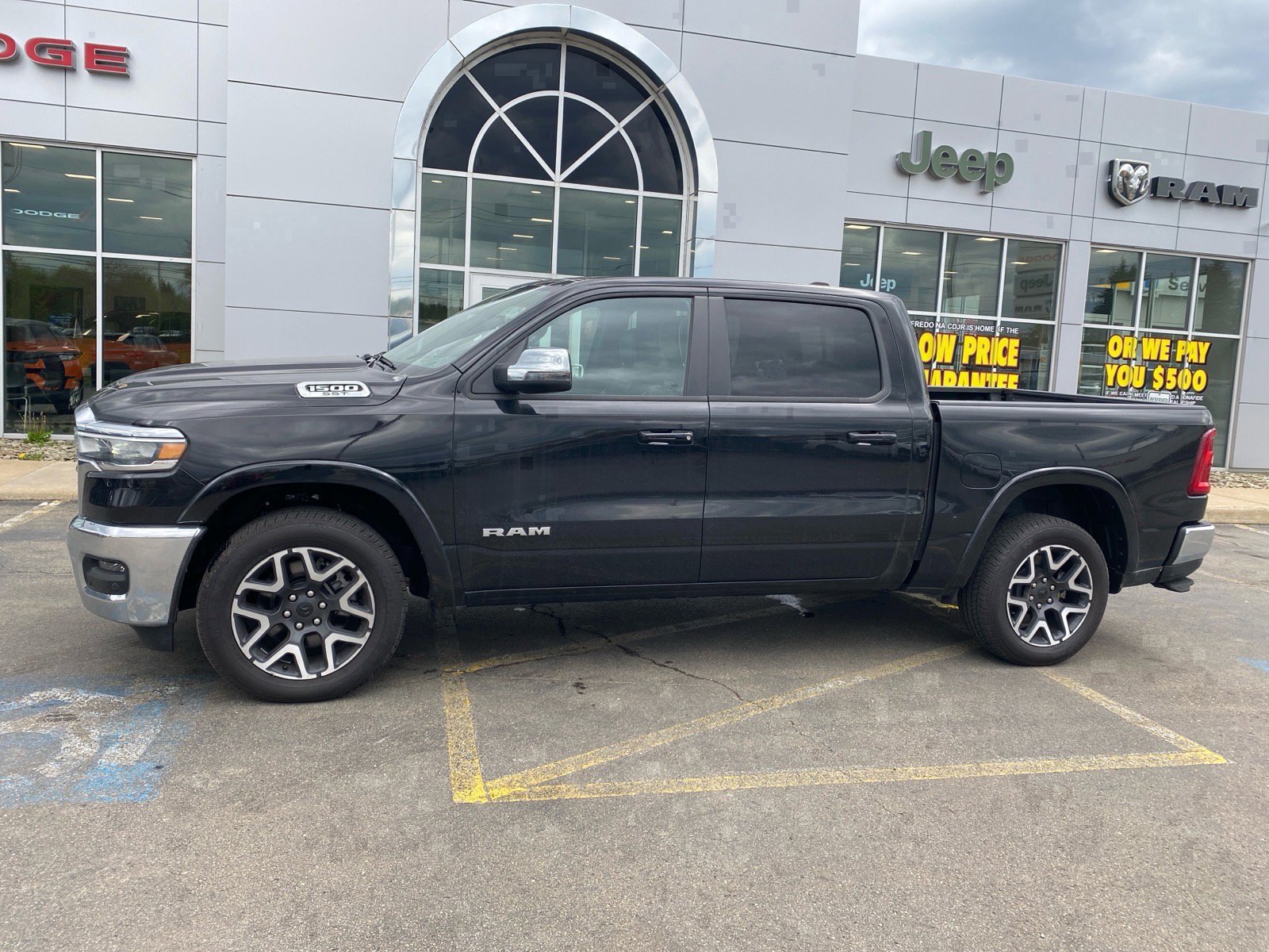 2025 RAM 1500 Laramie 4x4 Crew Cab 5'7's photo