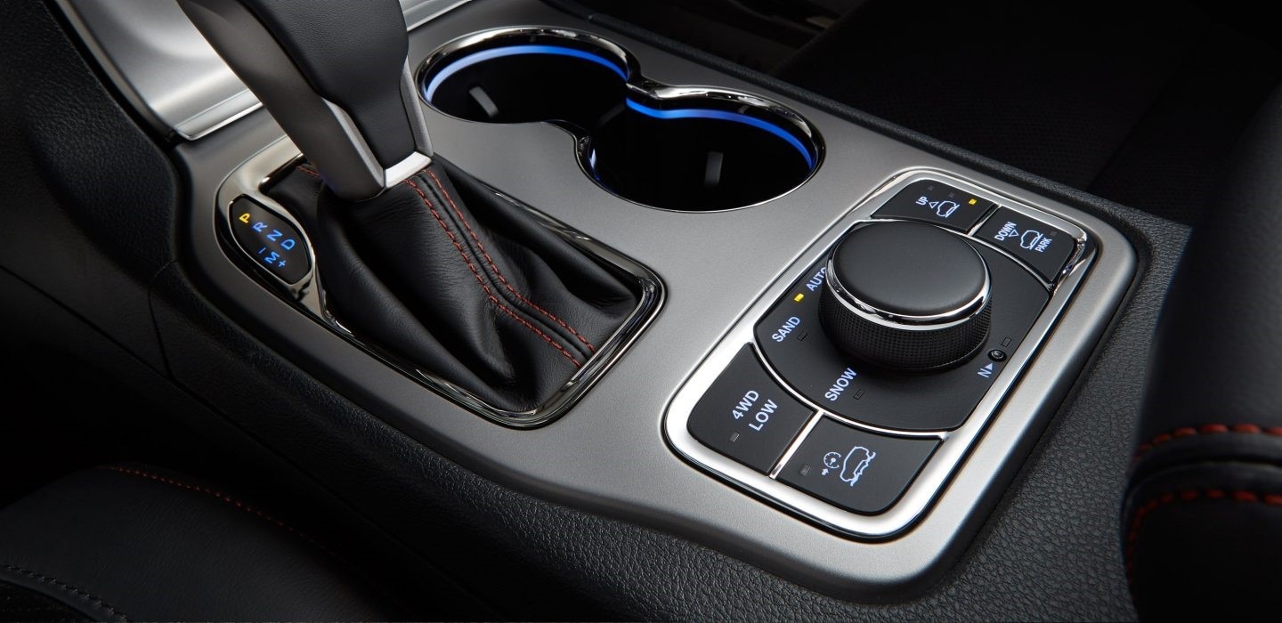 2017-jeep-grand-cherokee-interior-dash