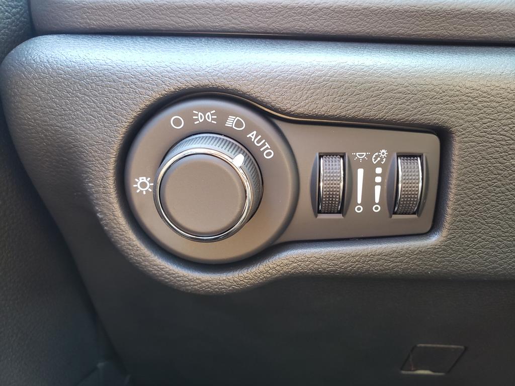 2026 Chrysler Voyager LX - Photo 25