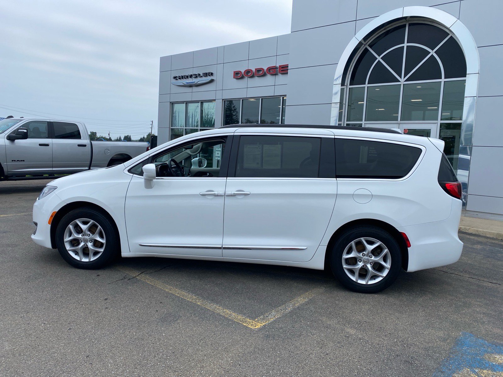Used 2017 Chrysler Pacifica Touring-L with VIN 2C4RC1BG1HR514021 for sale in Fredonia, NY