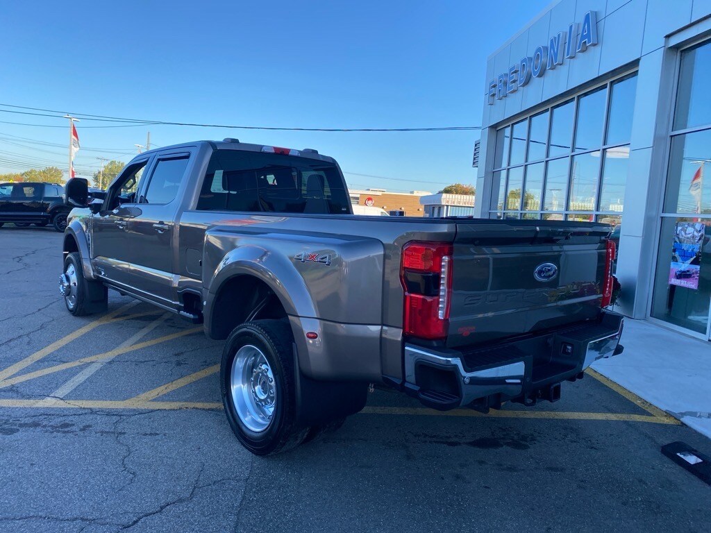 2023 Ford F-450 Lariat photo 3