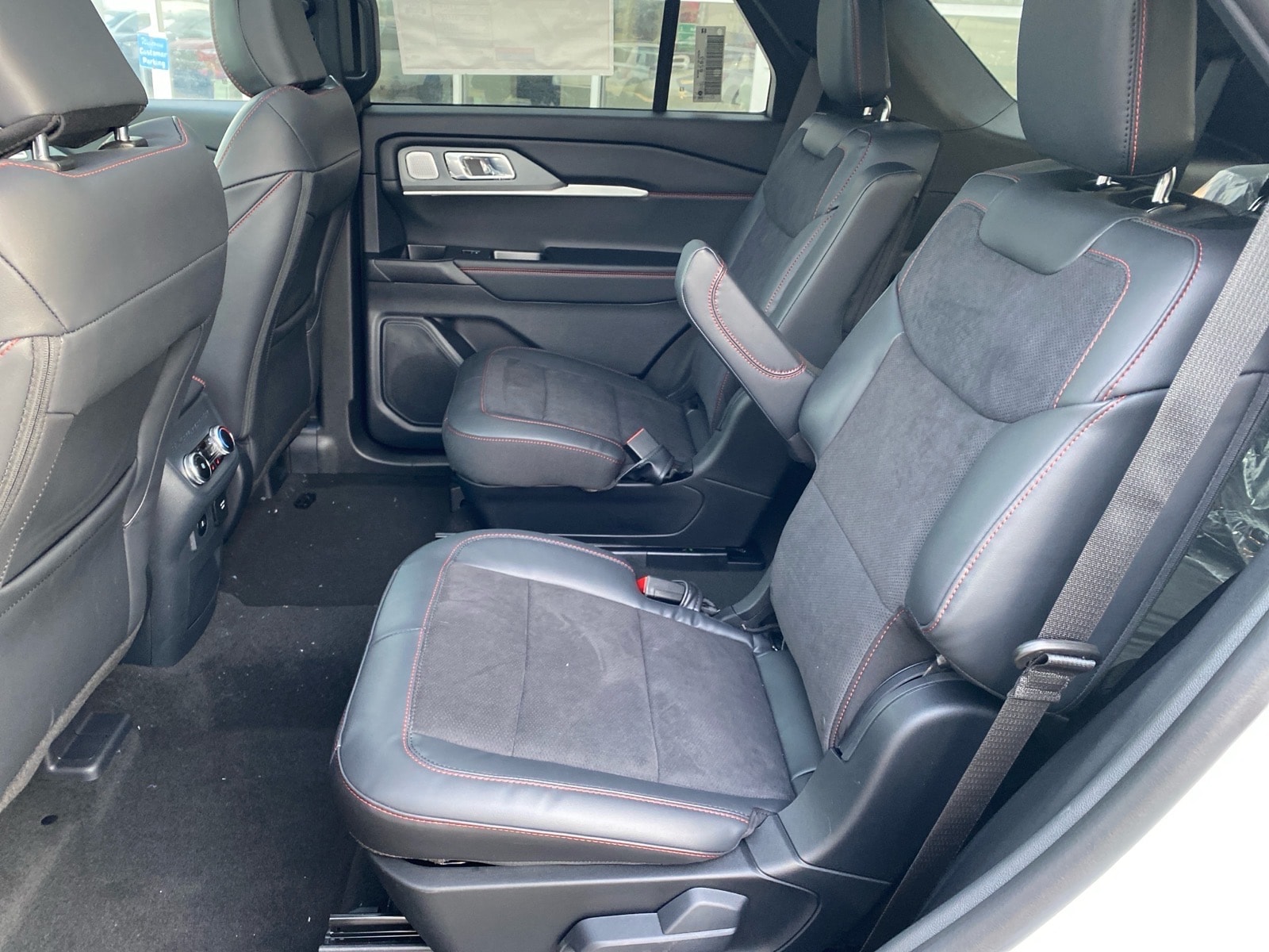 2026 Ford Explorer ST - Photo 15