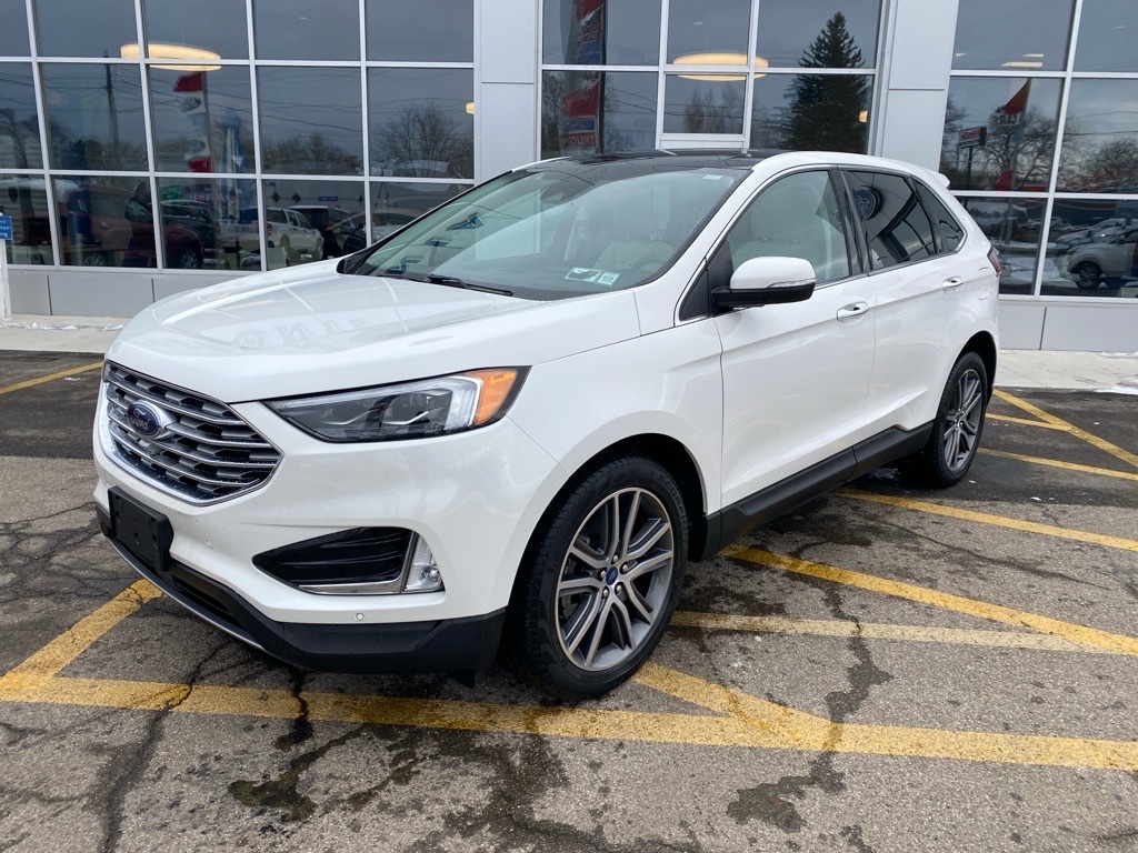 2022 Ford Edge Titanium's photo