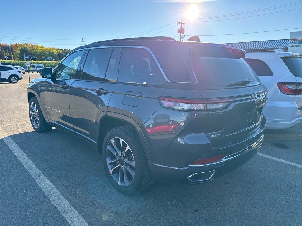 2024 Jeep Grand Cherokee Overland photo 2