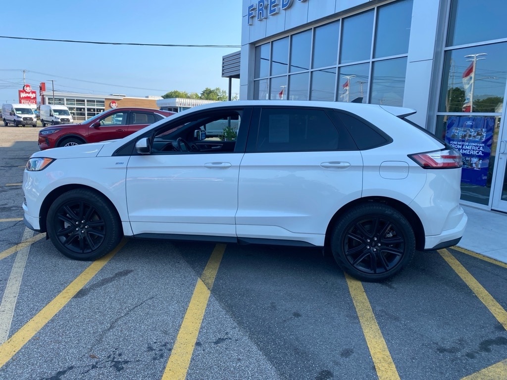 2023 Ford Edge ST-Line photo 2