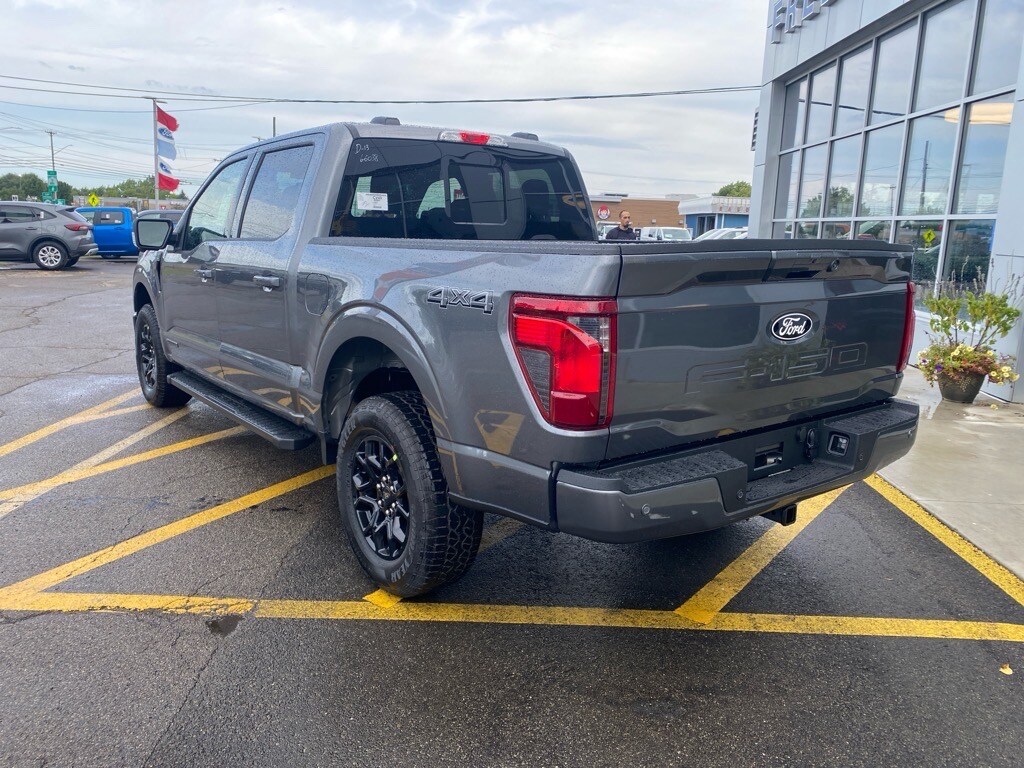 2025 Ford F-150 XLT photo 2