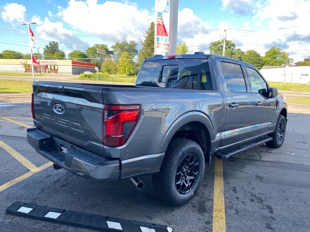 2025 Ford F-150 XLT photo 3