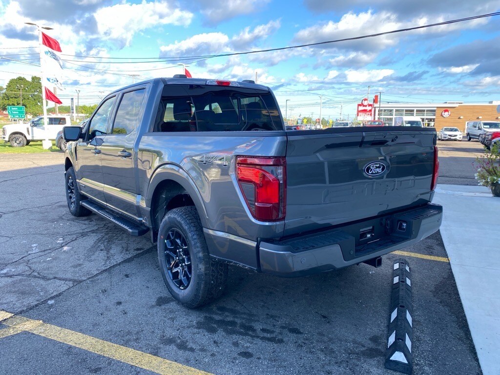 2025 Ford F-150 XLT photo 2