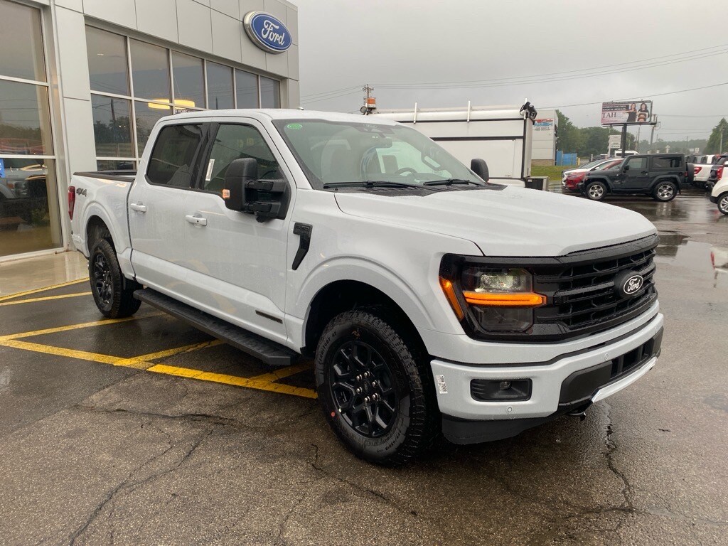 2025 Ford F-150 XLT photo 2