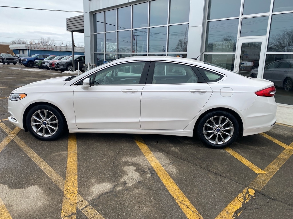 Used 2017 Ford Fusion SE Sedan