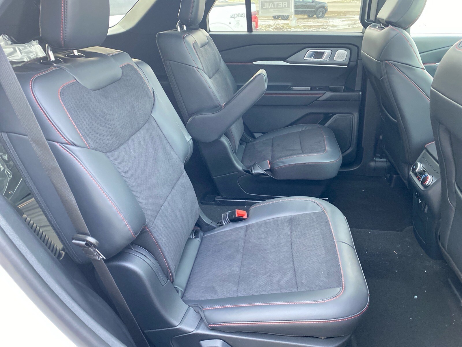 2026 Ford Explorer ST - Photo 16