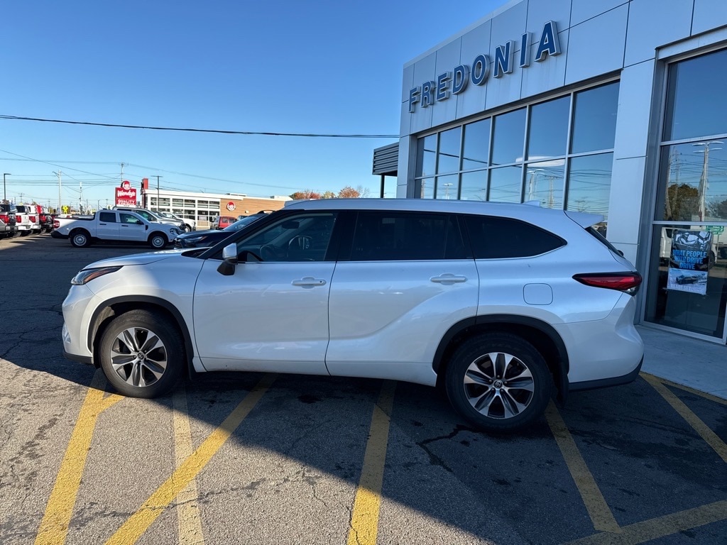Used 2022 Toyota Highlander XLE SUV