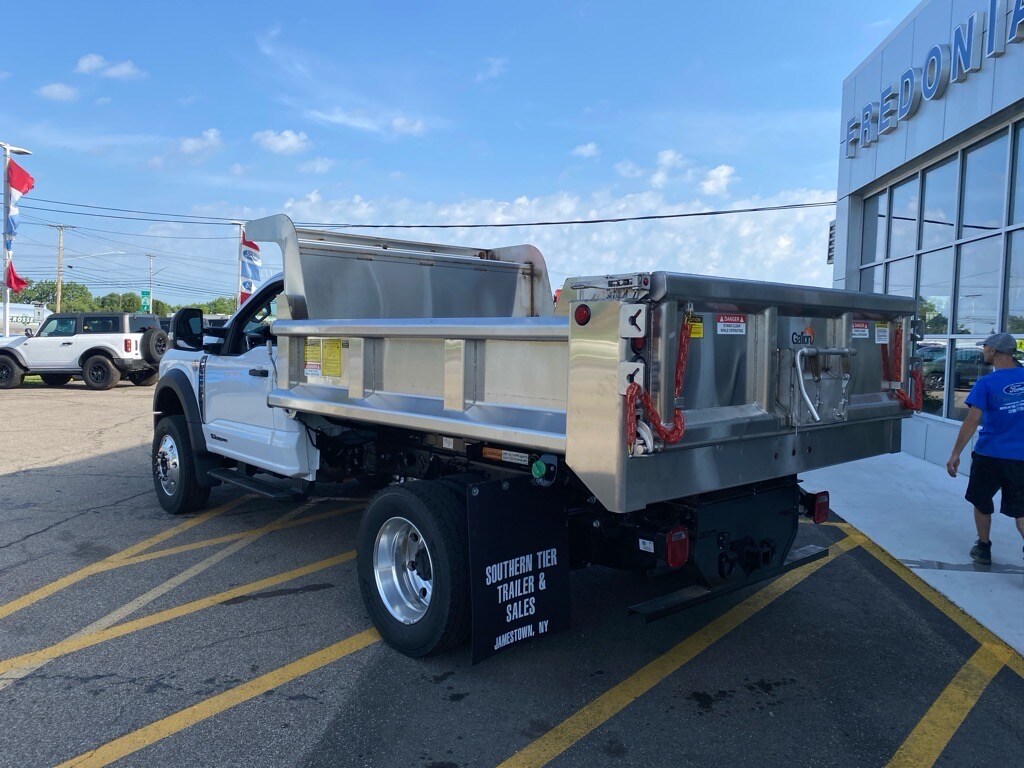 2025 Ford F-600 photo 2