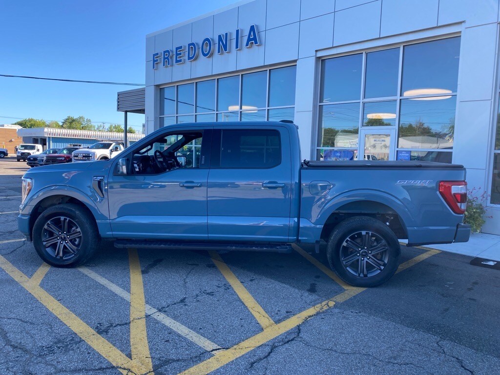 2023 Ford F-150 Lariat photo 2