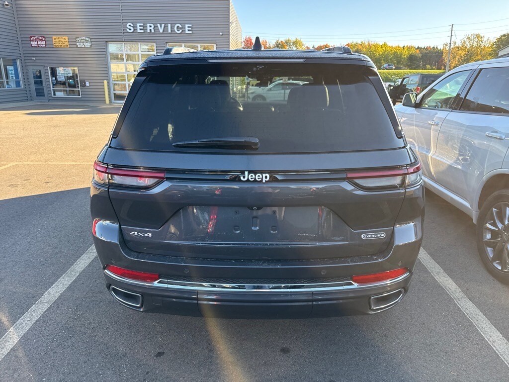 2024 Jeep Grand Cherokee Overland photo 3