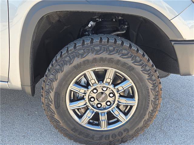 2026 GMC Sierra 1500 AT4X - Photo 8