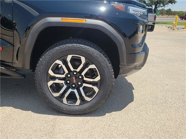 2026 GMC Canyon AT4 - Photo 9