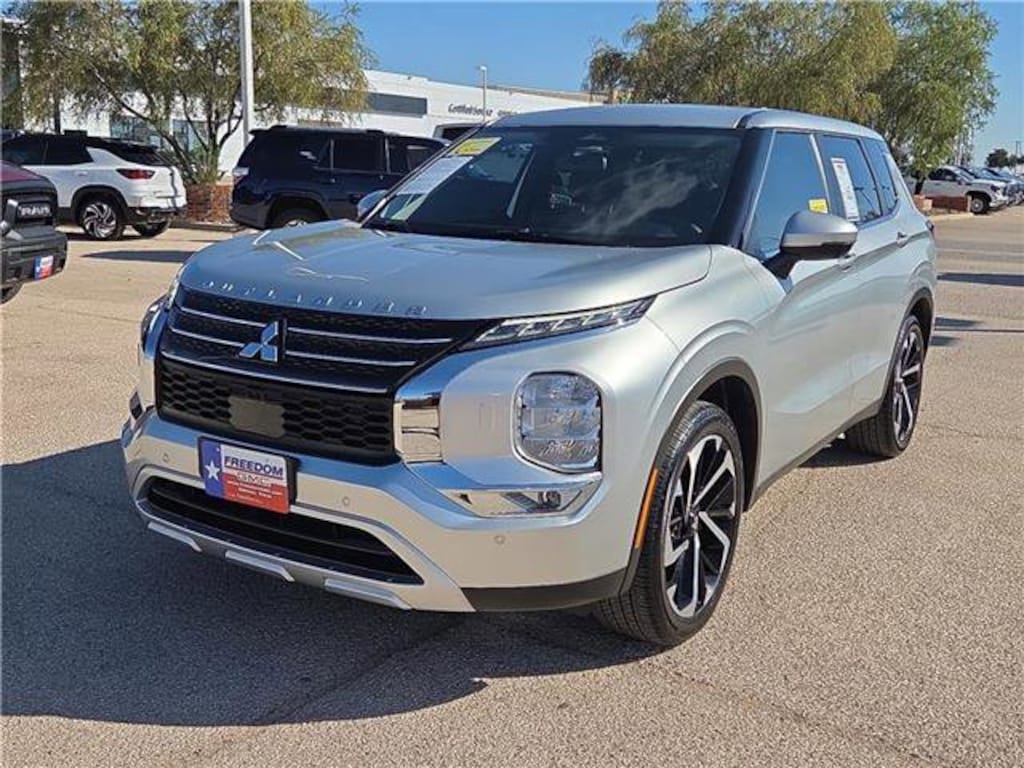 Used 2024 Mitsubishi Outlander SE