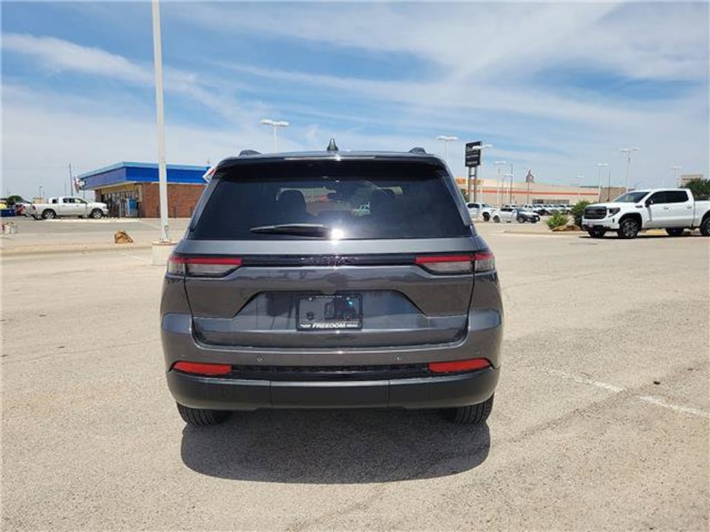 Used 2024 Jeep Grand Cherokee Altitude X