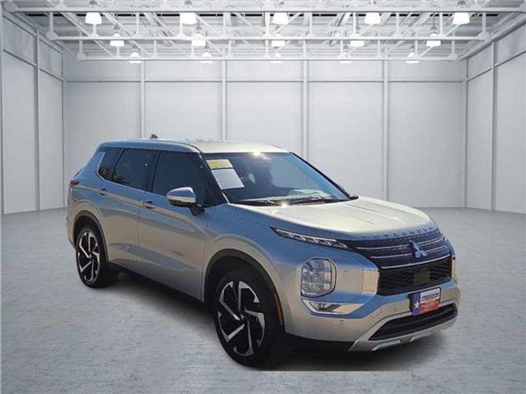 Used 2024 Mitsubishi Outlander SE