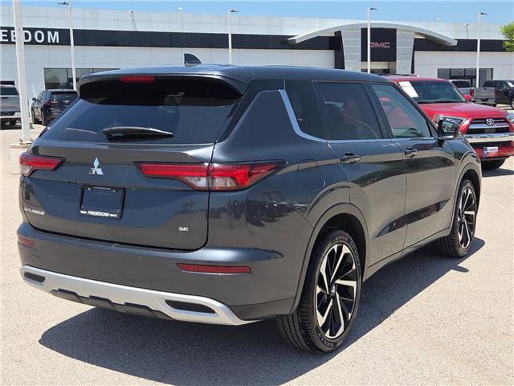 Used 2024 Mitsubishi Outlander SE