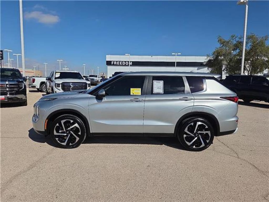 Used 2024 Mitsubishi Outlander SE