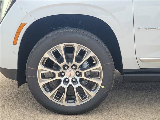 2026 GMC Yukon Denali - Photo 9