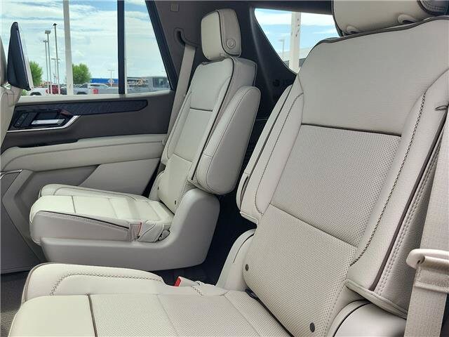 2026 GMC Yukon Denali - Photo 13