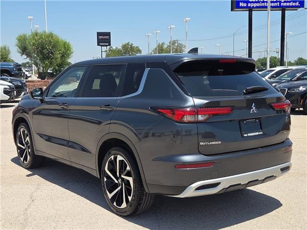Used 2024 Mitsubishi Outlander SE