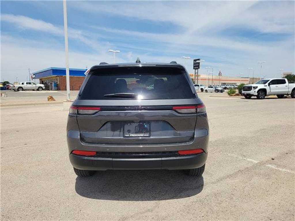 Used 2024 Jeep Grand Cherokee Altitude X