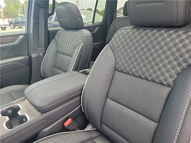 2026 GMC Acadia Denali - Photo 16