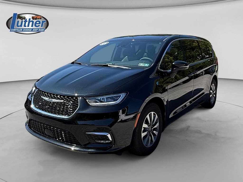 Used 2025 Chrysler Pacifica Hybrid
