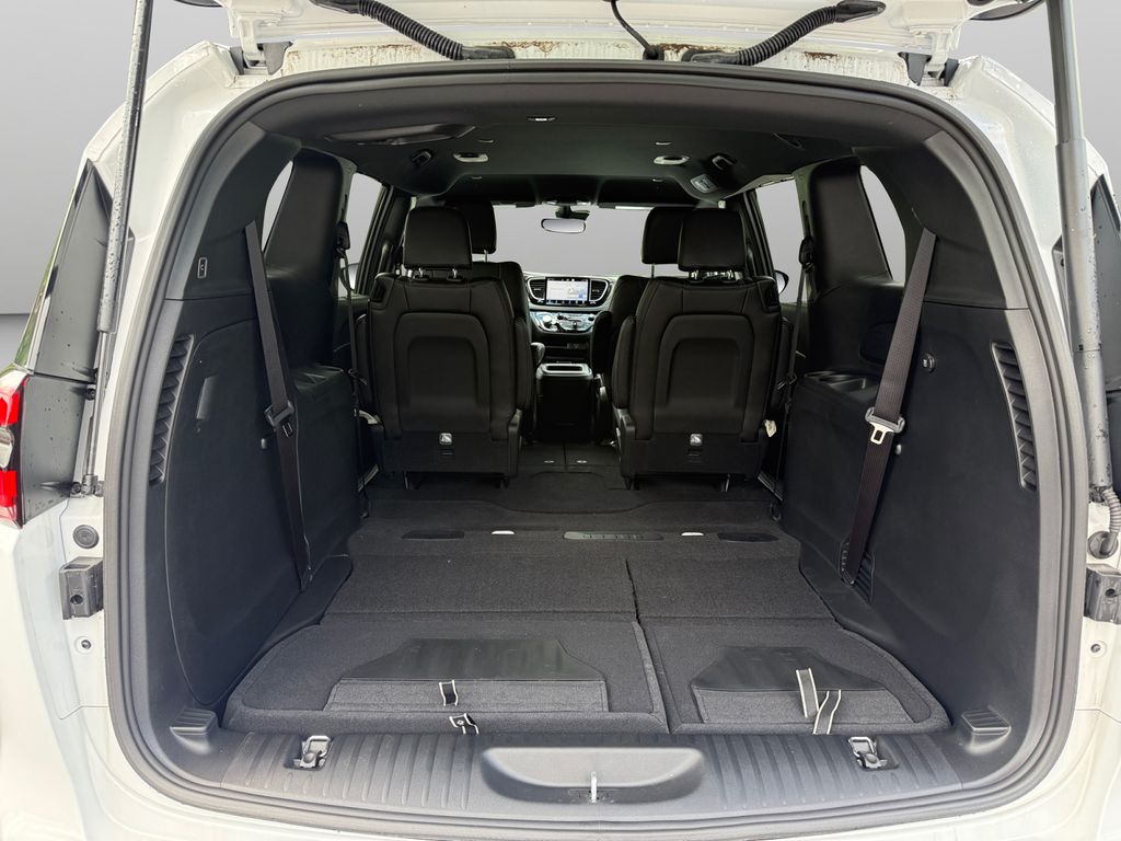 2026 Chrysler Pacifica Select - Photo 19