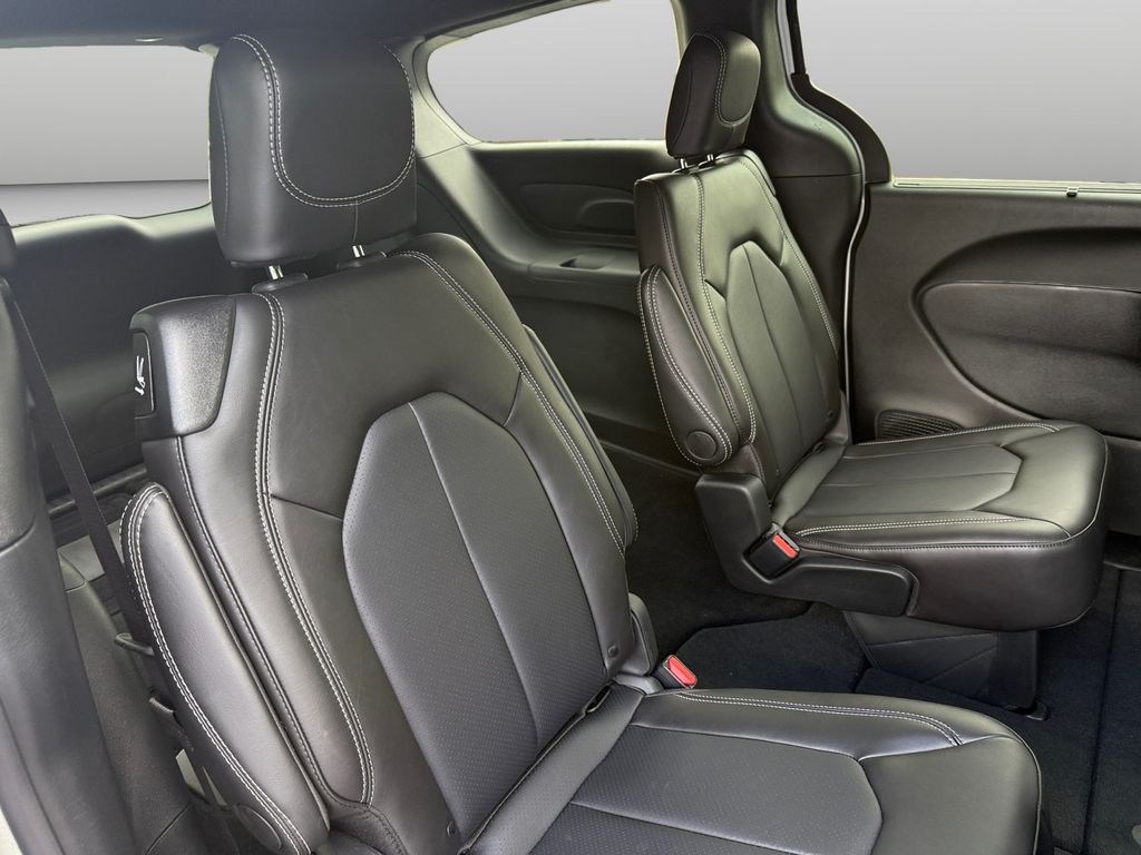 2026 Chrysler Pacifica Select - Photo 18