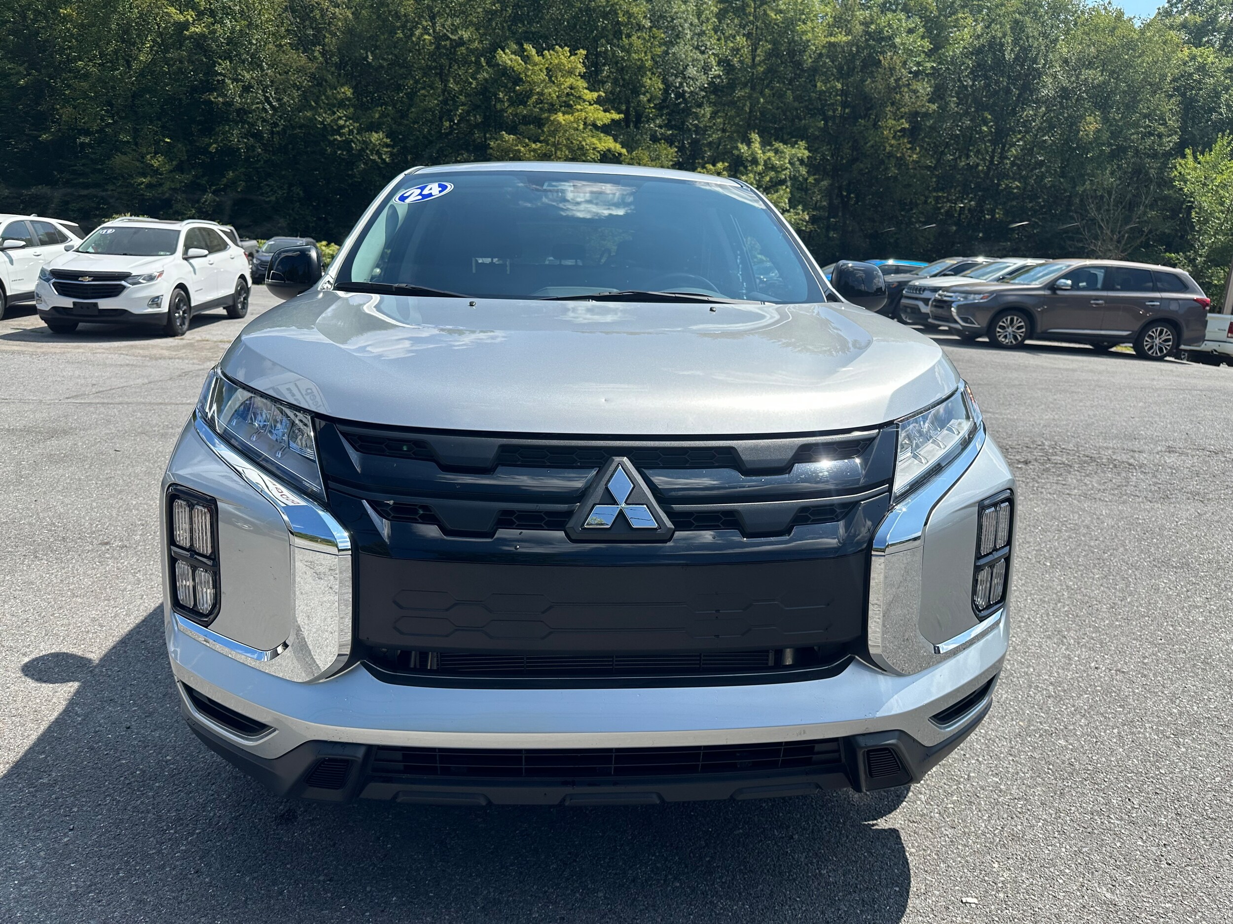 2024 Mitsubishi Outlander Sport LE photo 2